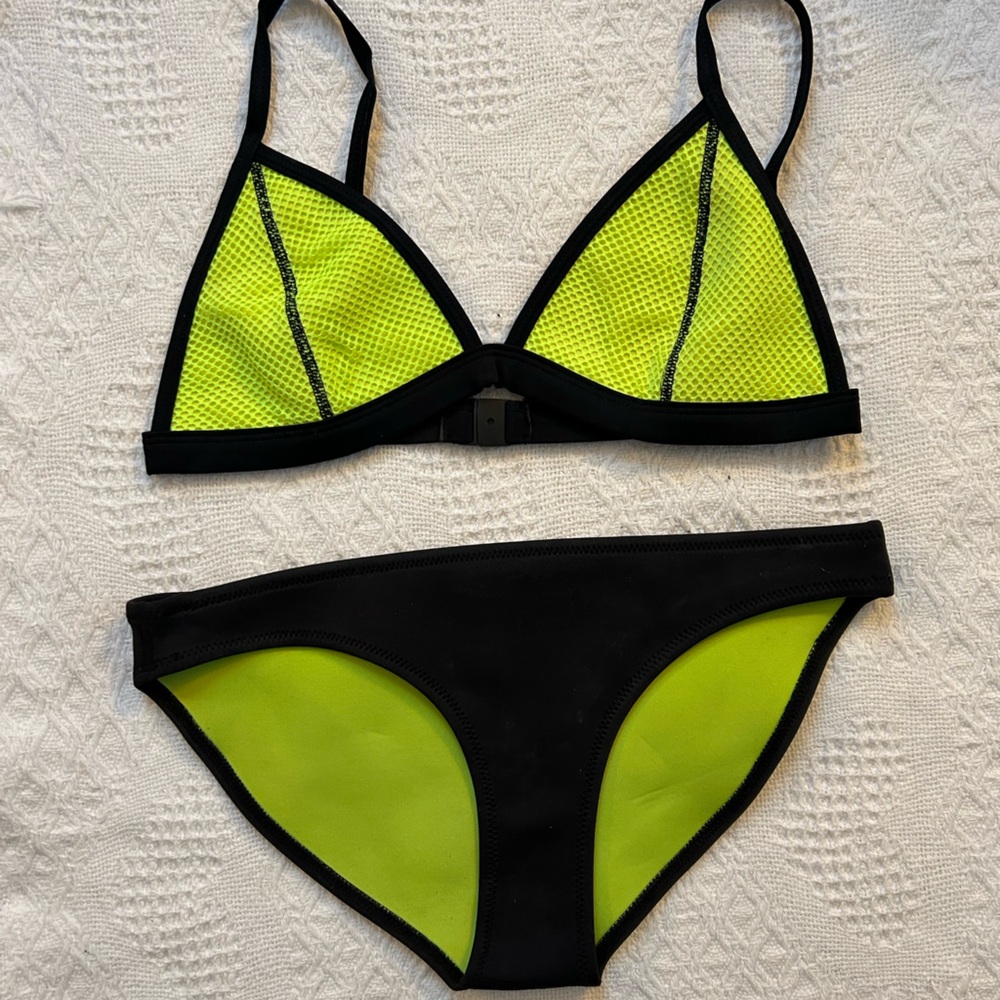 TRIANGL Swimwear
Neoprene
Neon Lime